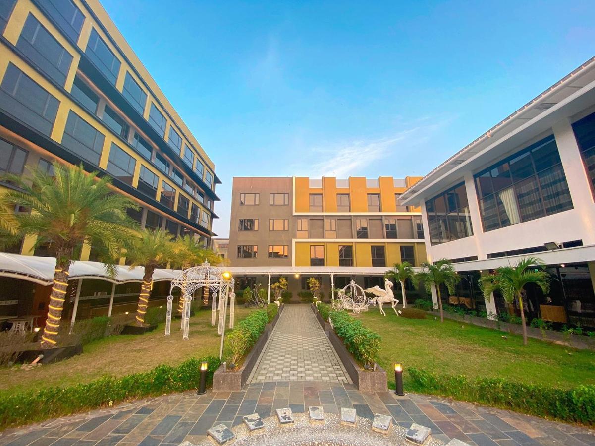 Look Royal Resort Ťia-i Exteriér fotografie The University of Electronic Science and Technology of China